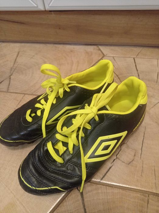 Korki Umbro r. 35,5