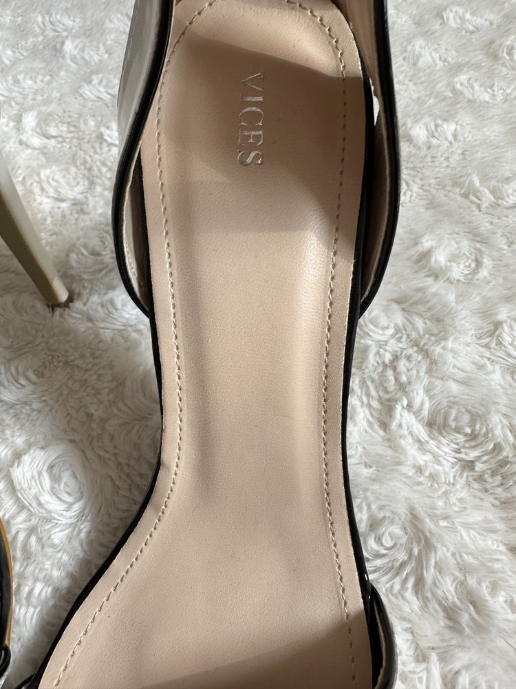 Biało czarne buty damskie na obcasie szpilki sandały 38