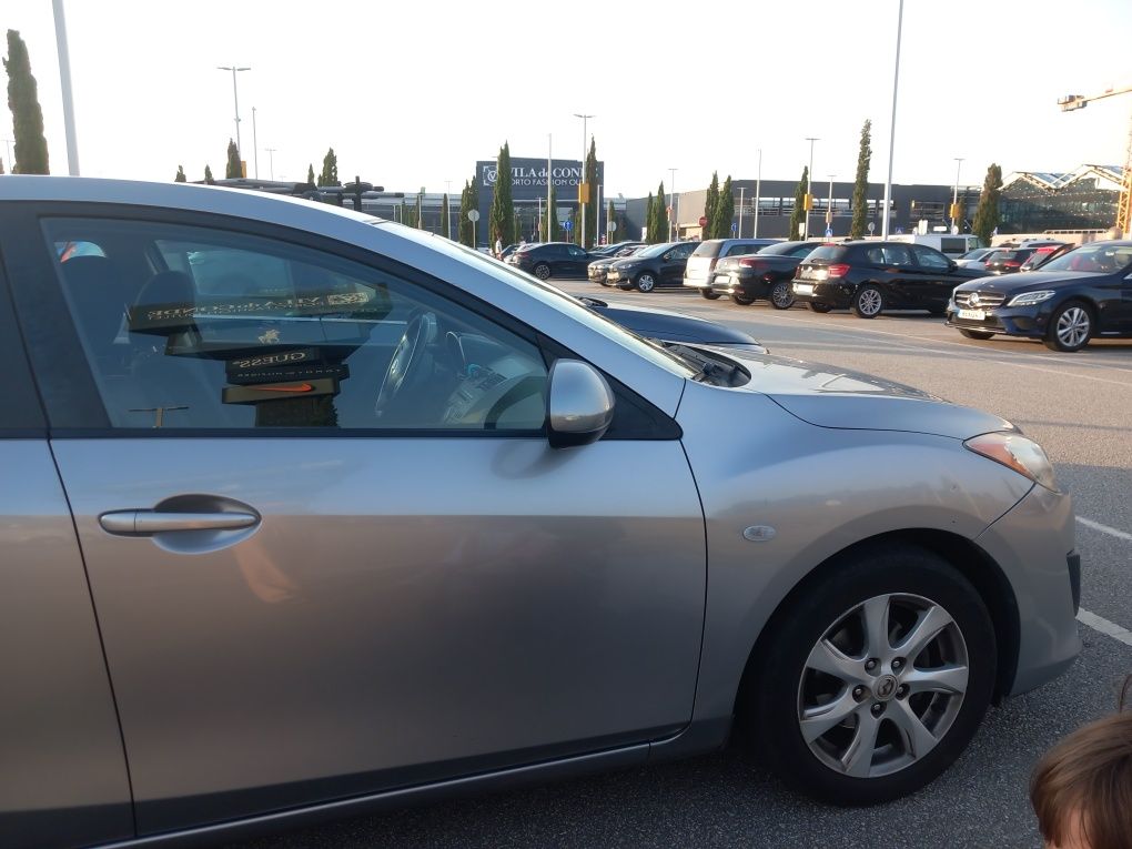 Automóvel Mazda 3