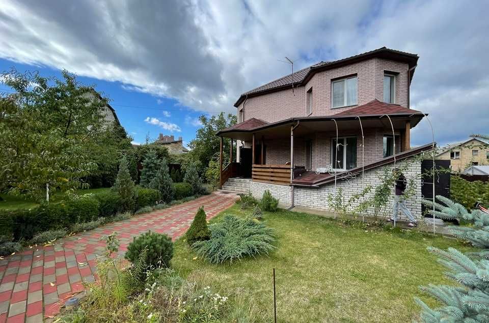 Будинок з жилим ремонтом та ПІДВАЛОМ у Центрі Бучі!  БЕЗ комісії