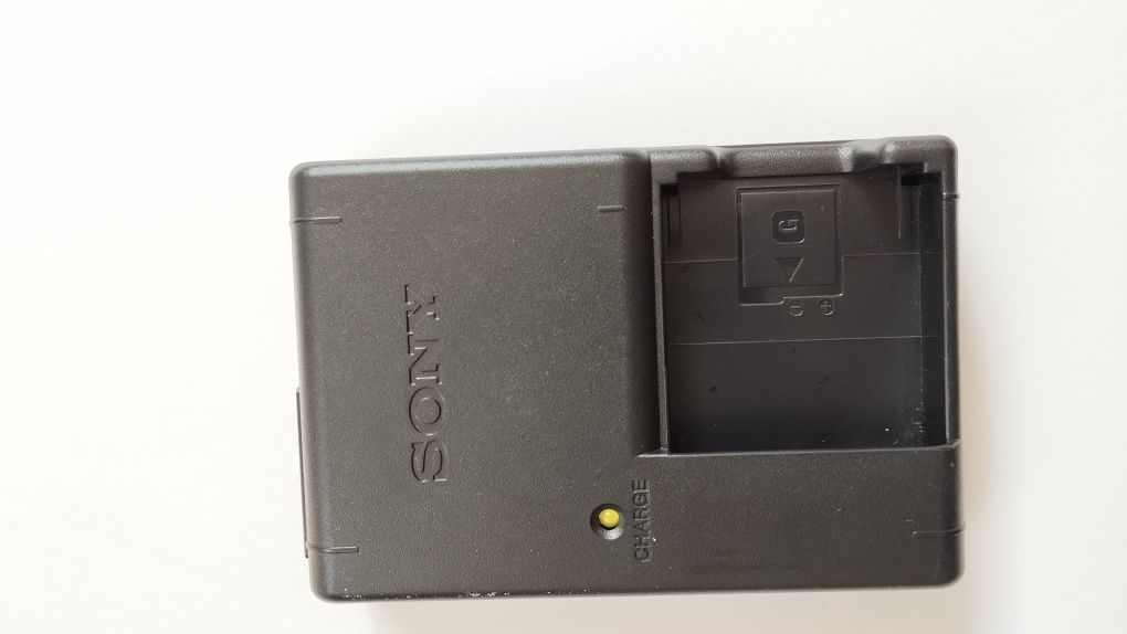 Зарядний пристрій для фото-відео камер Sony G