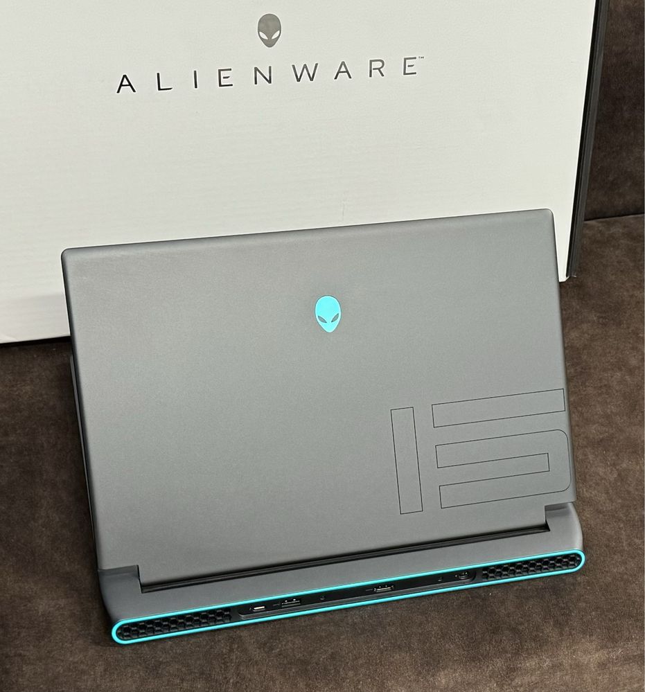 Alienware M15 / 165 Hz / i5 (11) / RAM 32 / RTX 3060 / SSD 512 GB