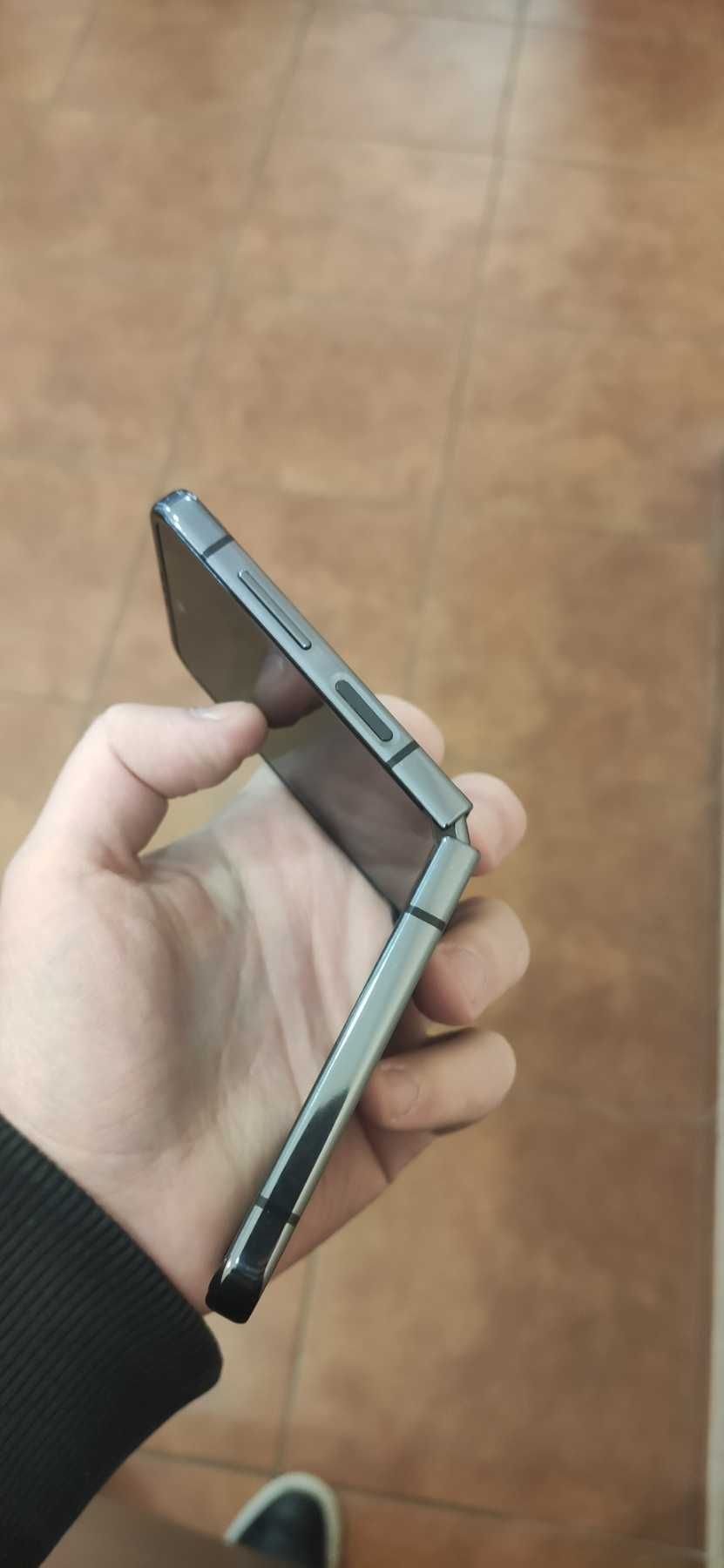 Samsung F731B Galaxy Z Flip 5 8/512GB Graphite EU !!!ВЖИВАННИЙ!!!