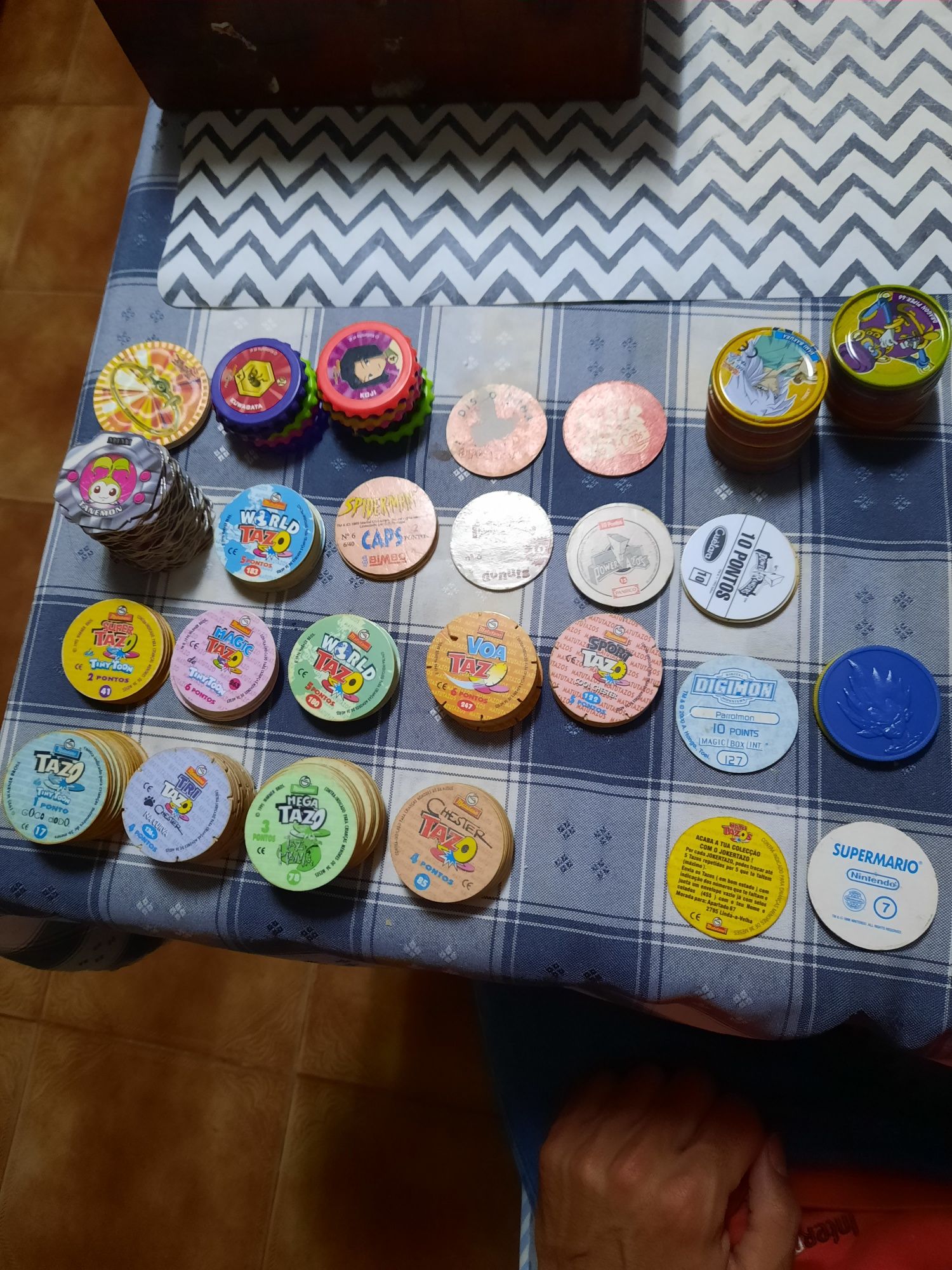 Tazos variados..