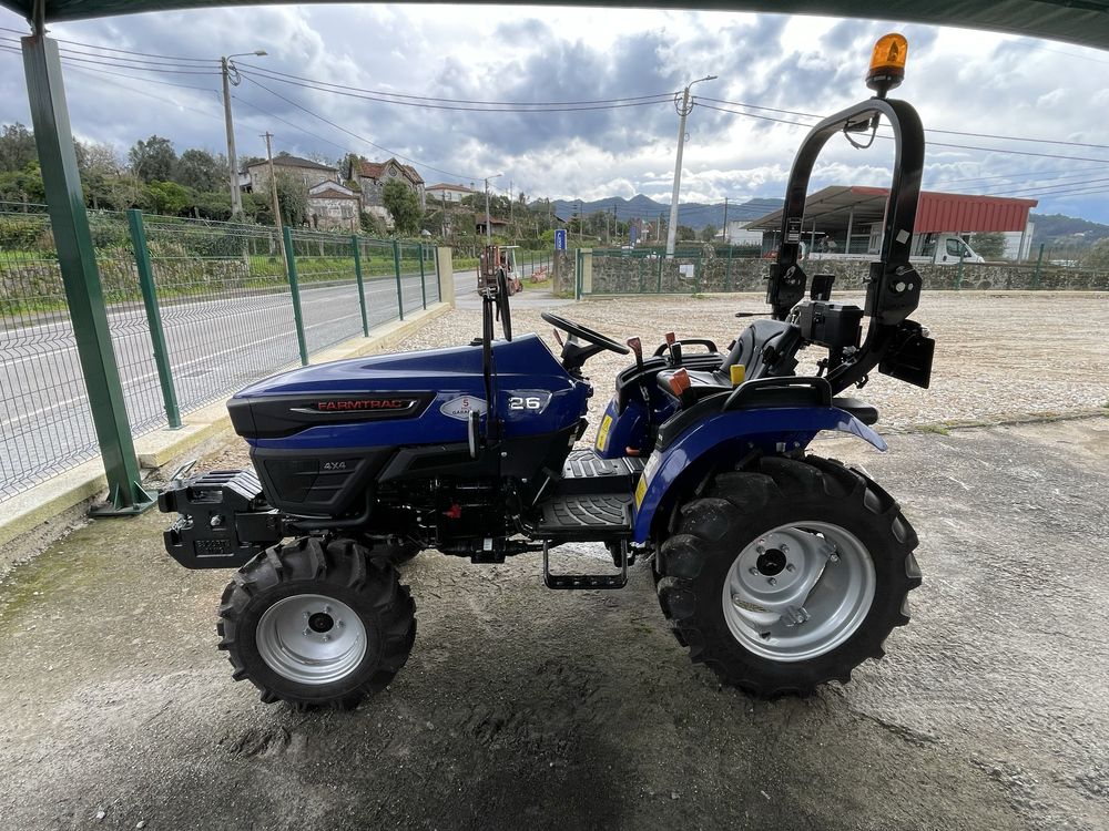 Trator Farmtrac FT26 Novo