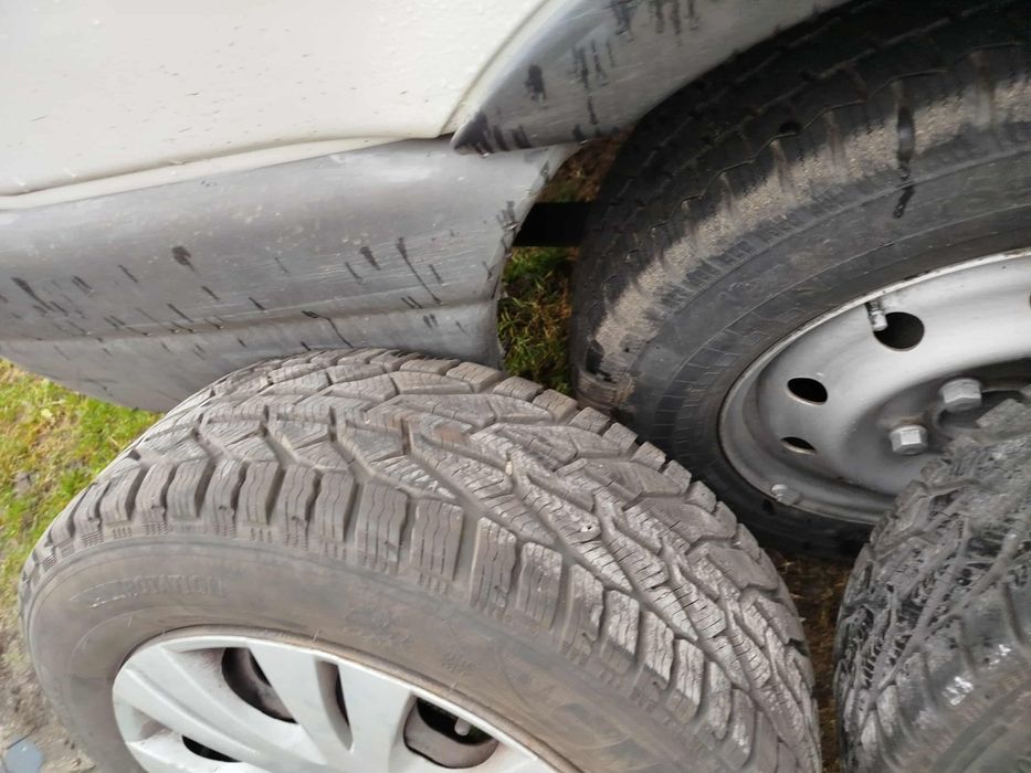 Opony zimowe 215/60/15