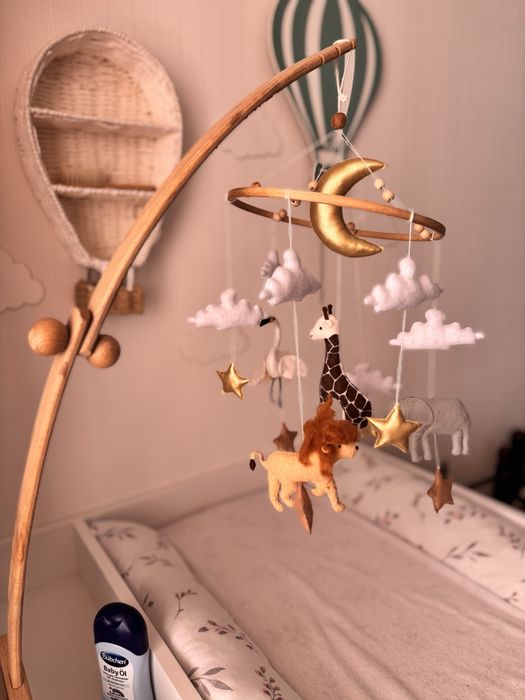 Тримач для мобіля, мобіль та музикальний блок