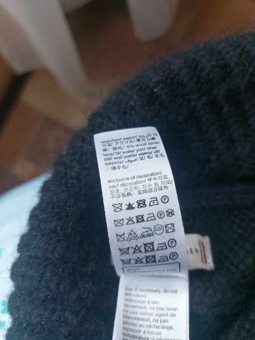 Шапка Tommy Hilfiger.