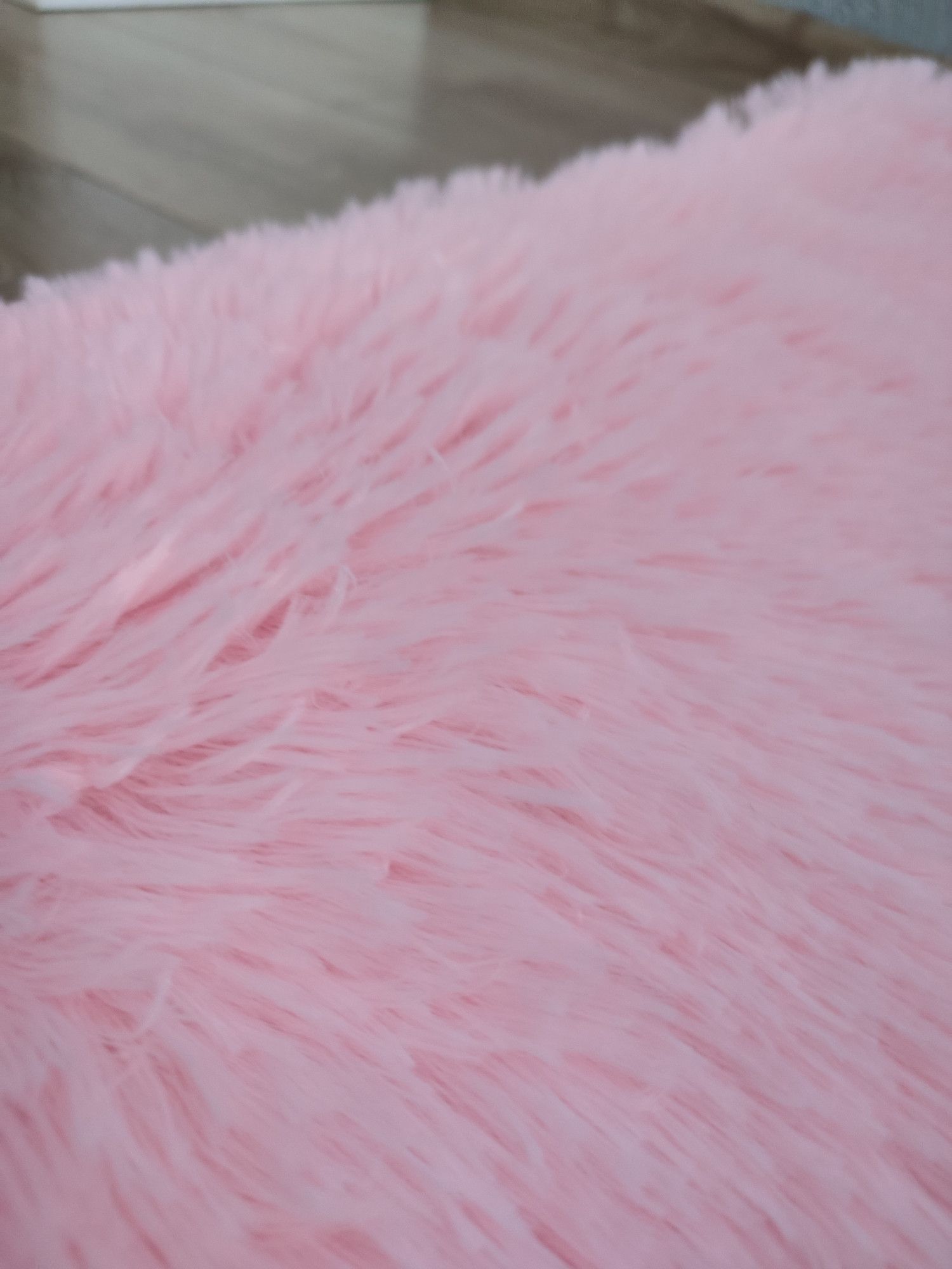 Nowy różowy dywan puszysty okrągły 80 cm