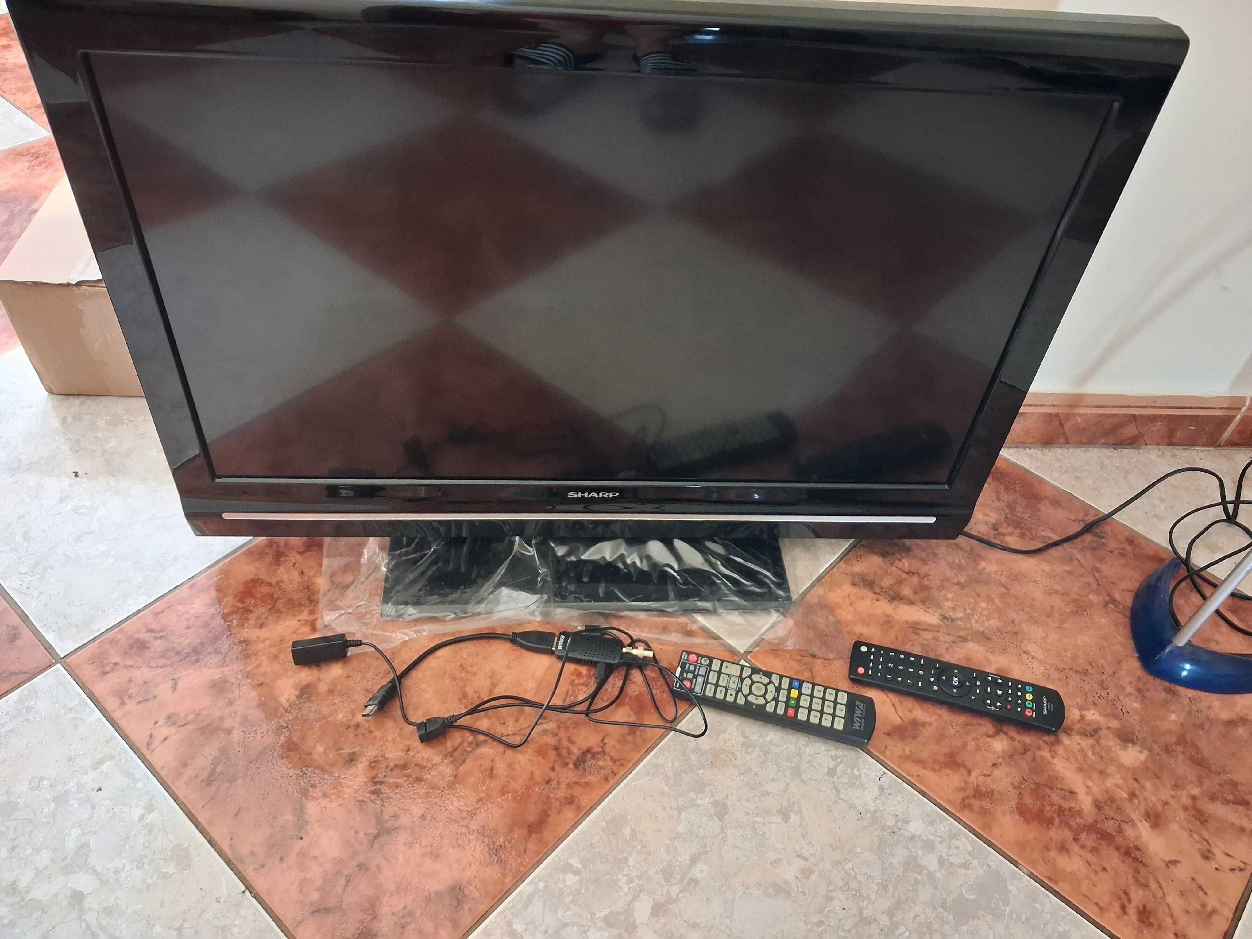 Fajny np. na działkę TV 32 cale SHARP. pilot, 2XHDMI, 1x usb