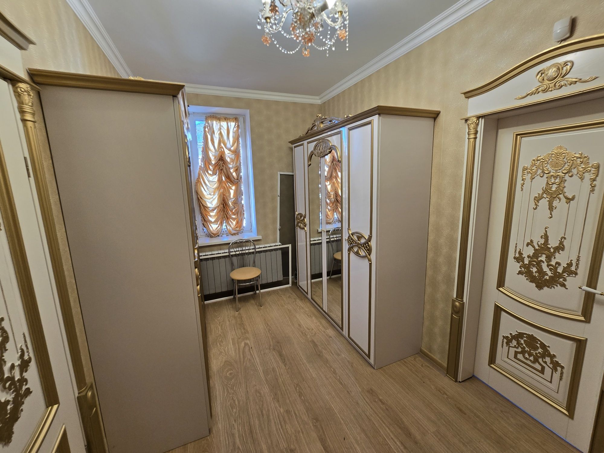 Будинок 330 м2 у містечку погреб басейн сауна с. Софіївська Борщагівка