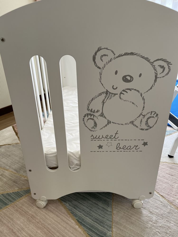 Cama de grades bebe com estrado elevatorio