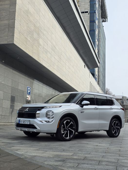 Mitsubishi outlander PHEV 2.4 4WD SEL Гібрид 2023р. 

 PHEV 2.4 P 4WD