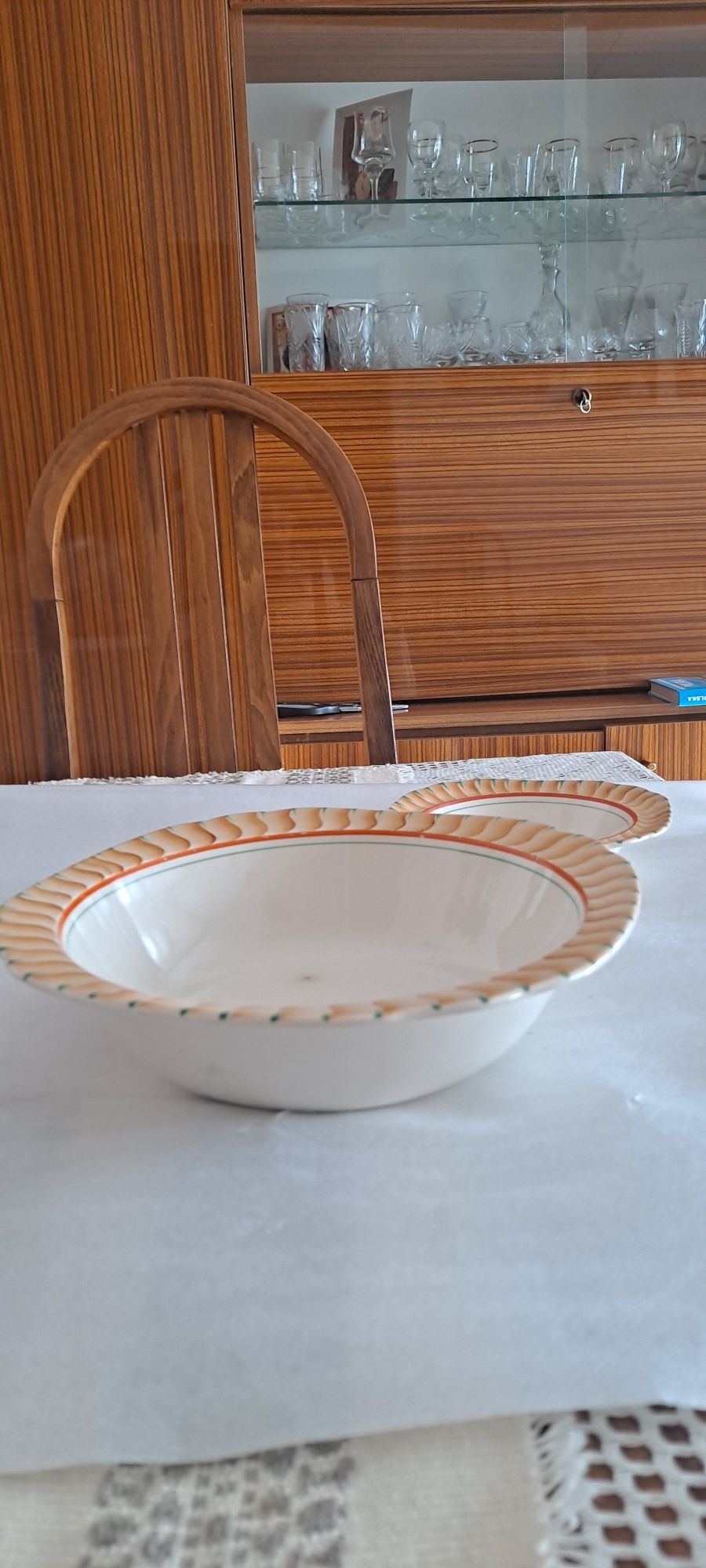 6 miseczek i 1 duża firmy Hampton Ivory