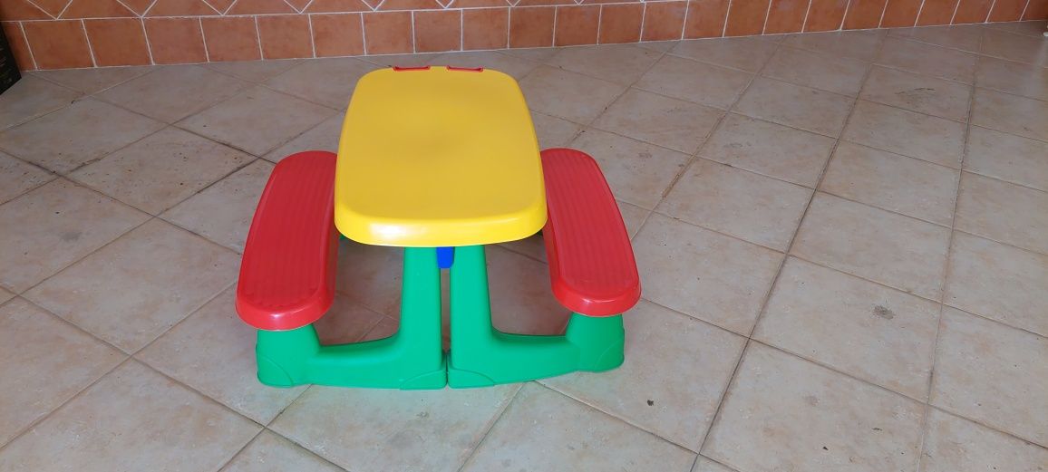 Mesa plastica de criança