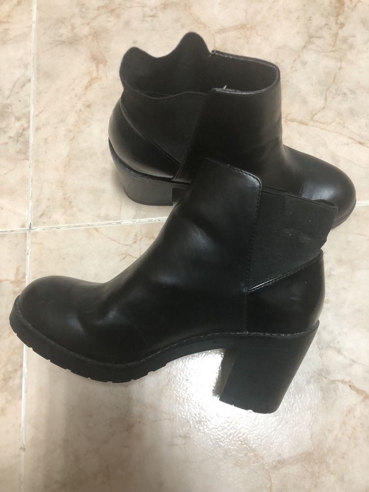 Bota de senhora preta