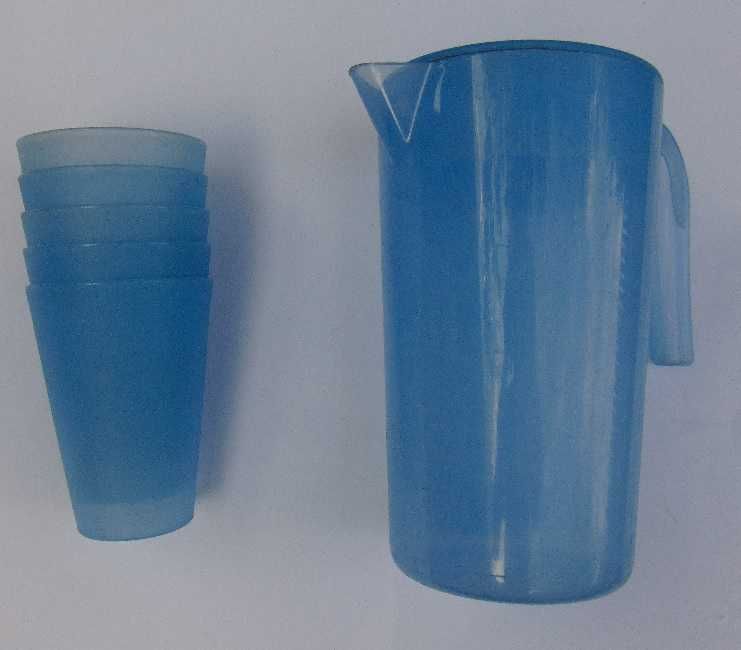 Dzbanek plastikowy niebieski 1,75l z kubkami 5 szt