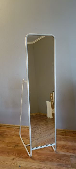 Lustro stojące IKEA KNAPPER 48x160 cm – Białe z wieszakami