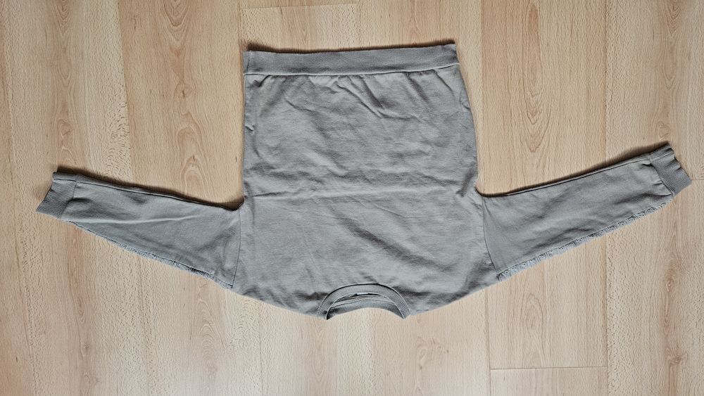 Bluza z ozdobnymi rekawami