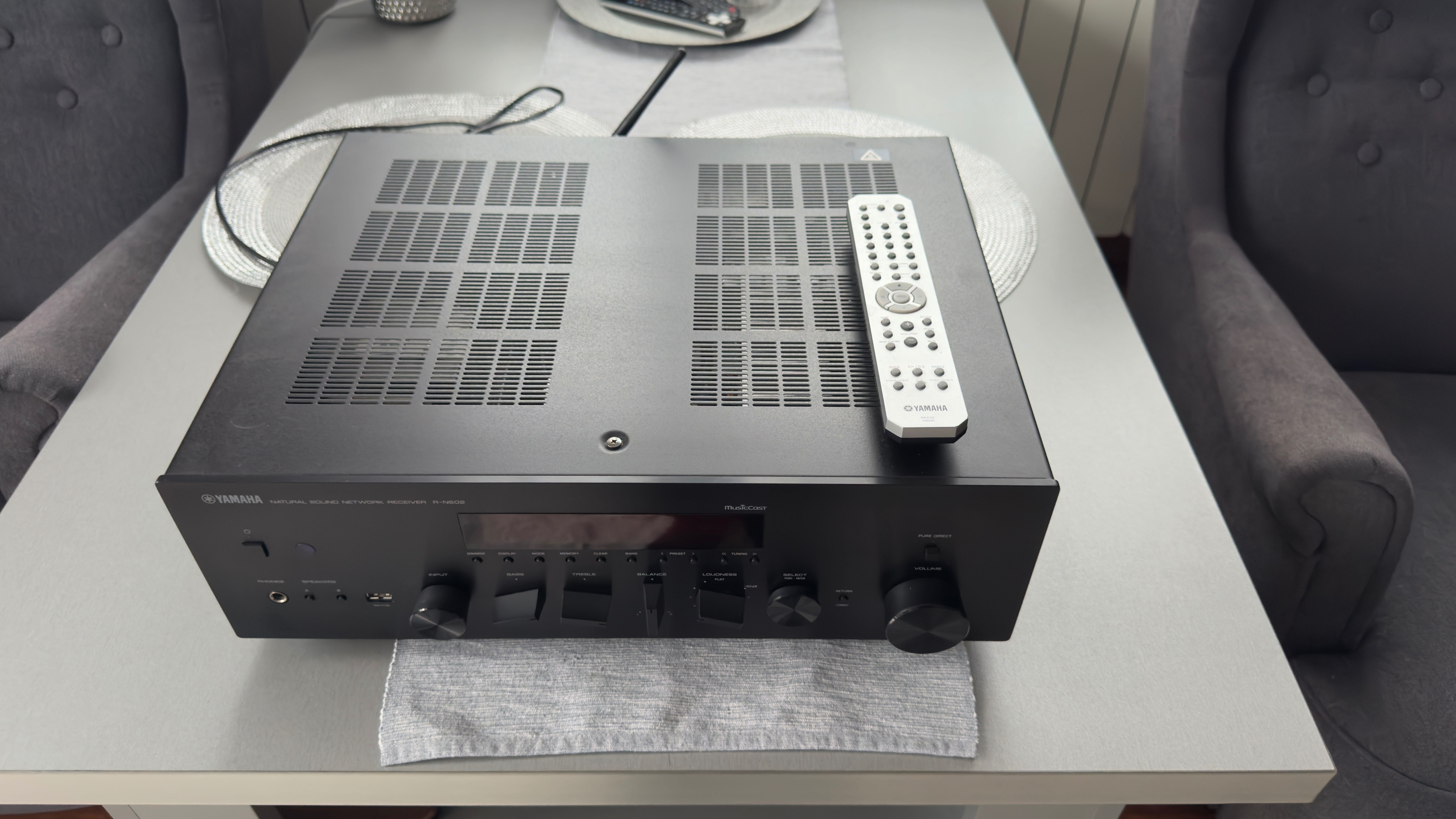 Wzmacniacz Yamaha R-N602 Stereo