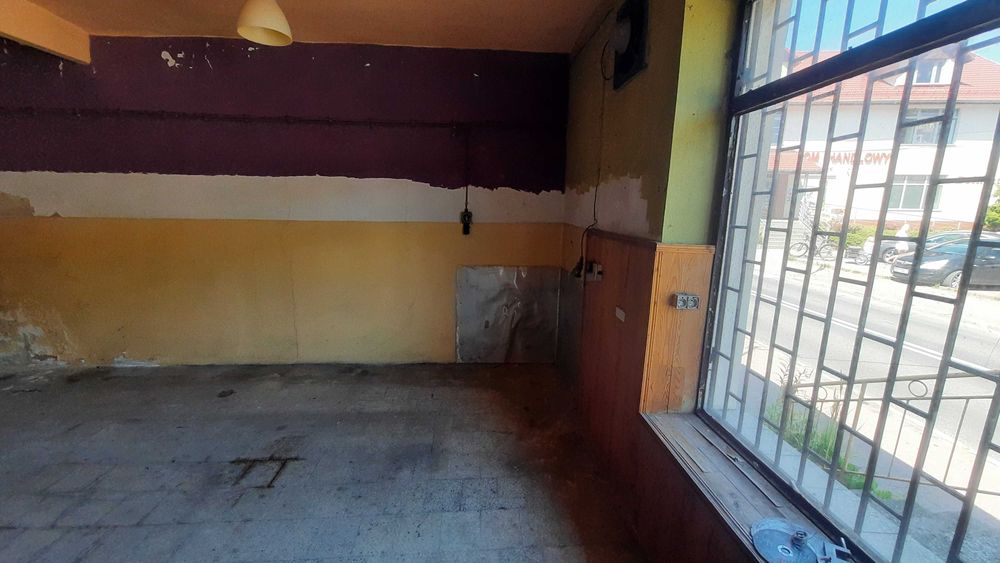 Lokal handlowy o pow. 110 m kw. położony w Tenczynku przy rynku