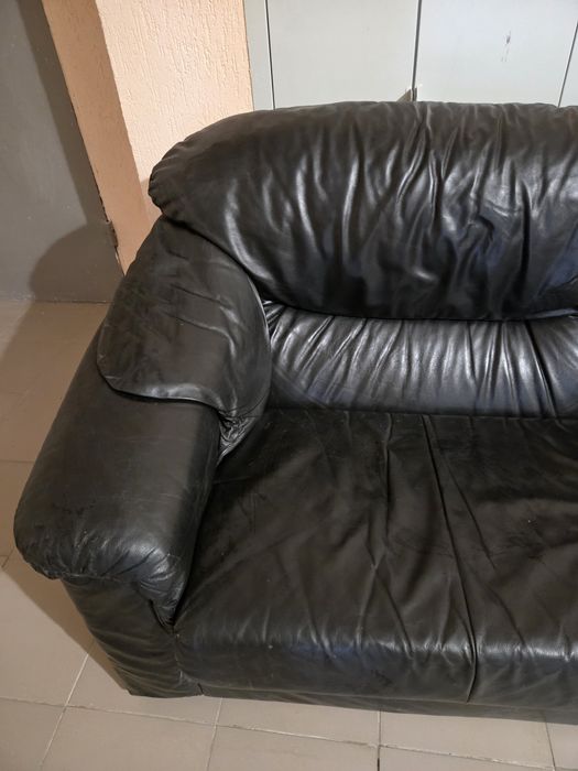 Продам кожаний диван