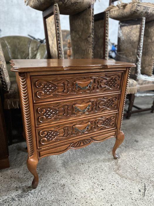 Комод. Приліжкові тумбочки