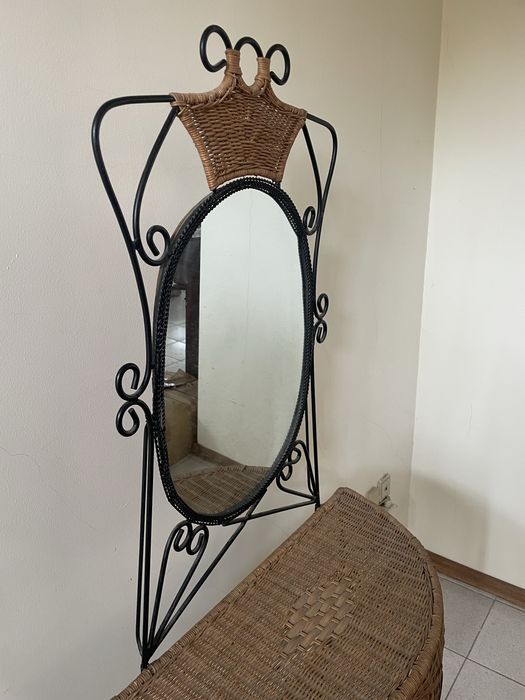 Mesa e espelho: palhinha e ferro