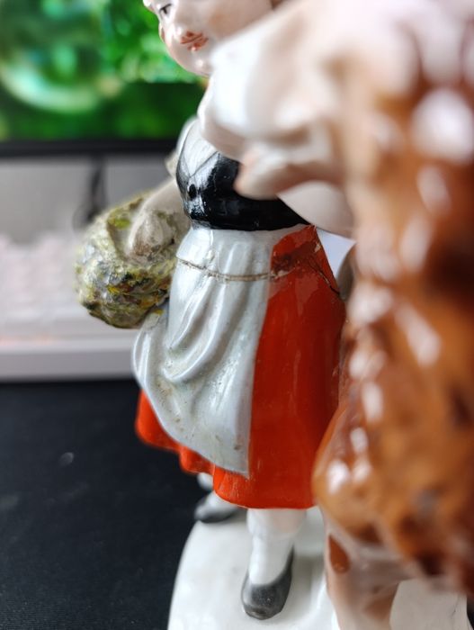 Статуэтка красная шапочка и серый волк фарфор германия grafenthal