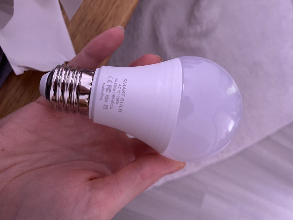 Żarówka zmieniajaca kolor Smart Bulb