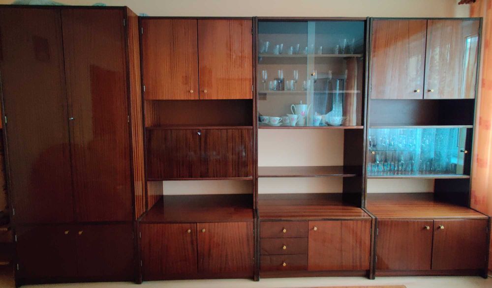 Meble na wysoki połysk, ciemne  z lat 70