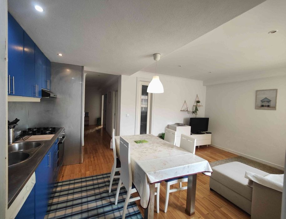 Apartamento T1 com garagem e piscinas