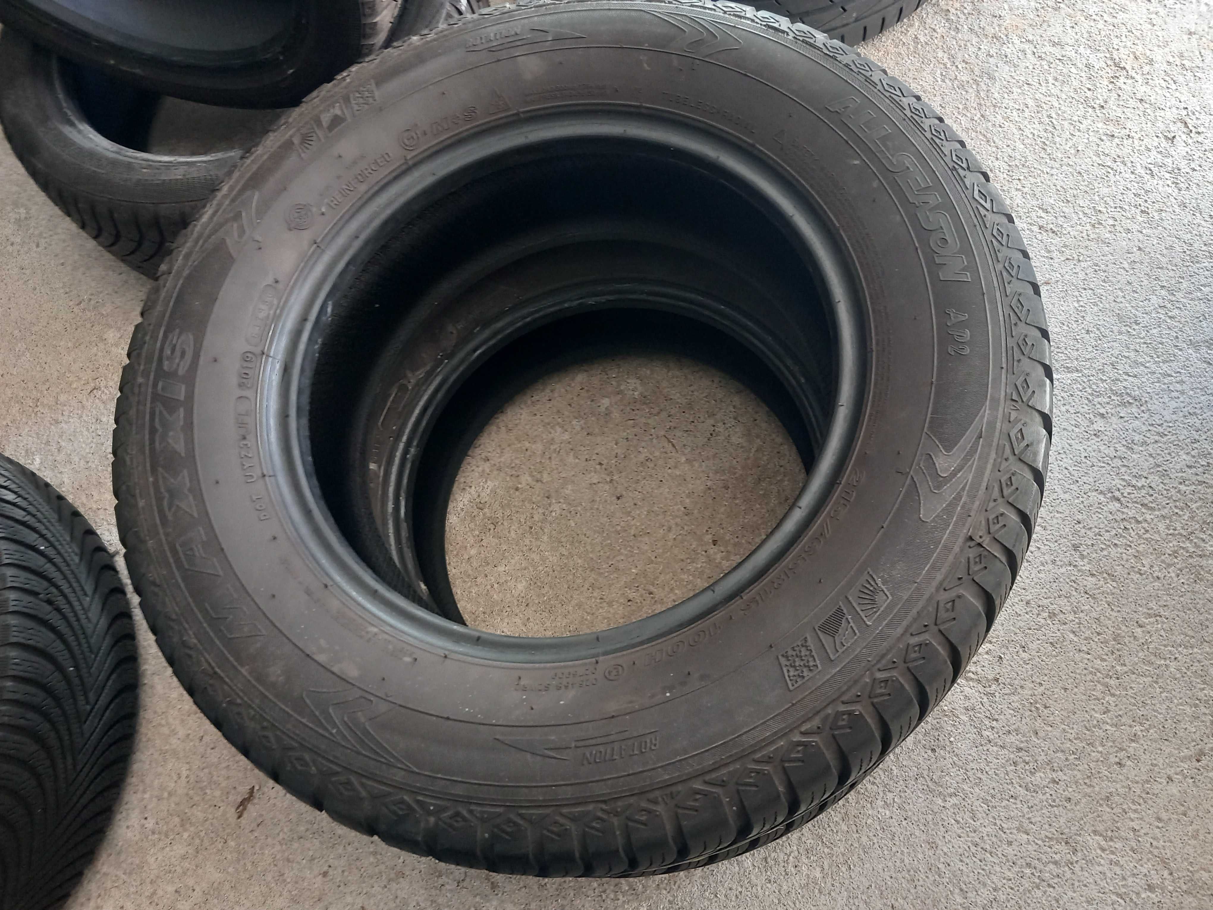 2 pneus 215/65R15 seminovos