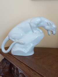 Porcelanowa figurka - Tygrys na skale, sygnowana Wawel Wałbrzych, PRL