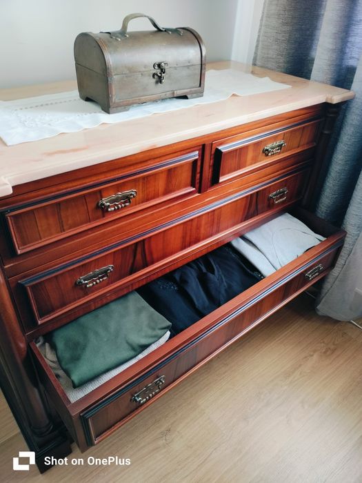 Cómoda madeira com pedra em mármore