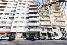 Espaço comercial com excelentes acessibilidades junto à Biblioteca Nac