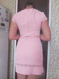 Женское платья нежно  розовый цвет