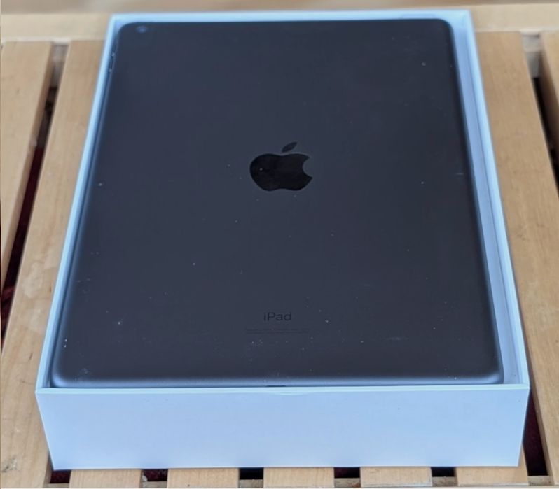 Apple iPad 8th Gen 10.2" A2270 32GB