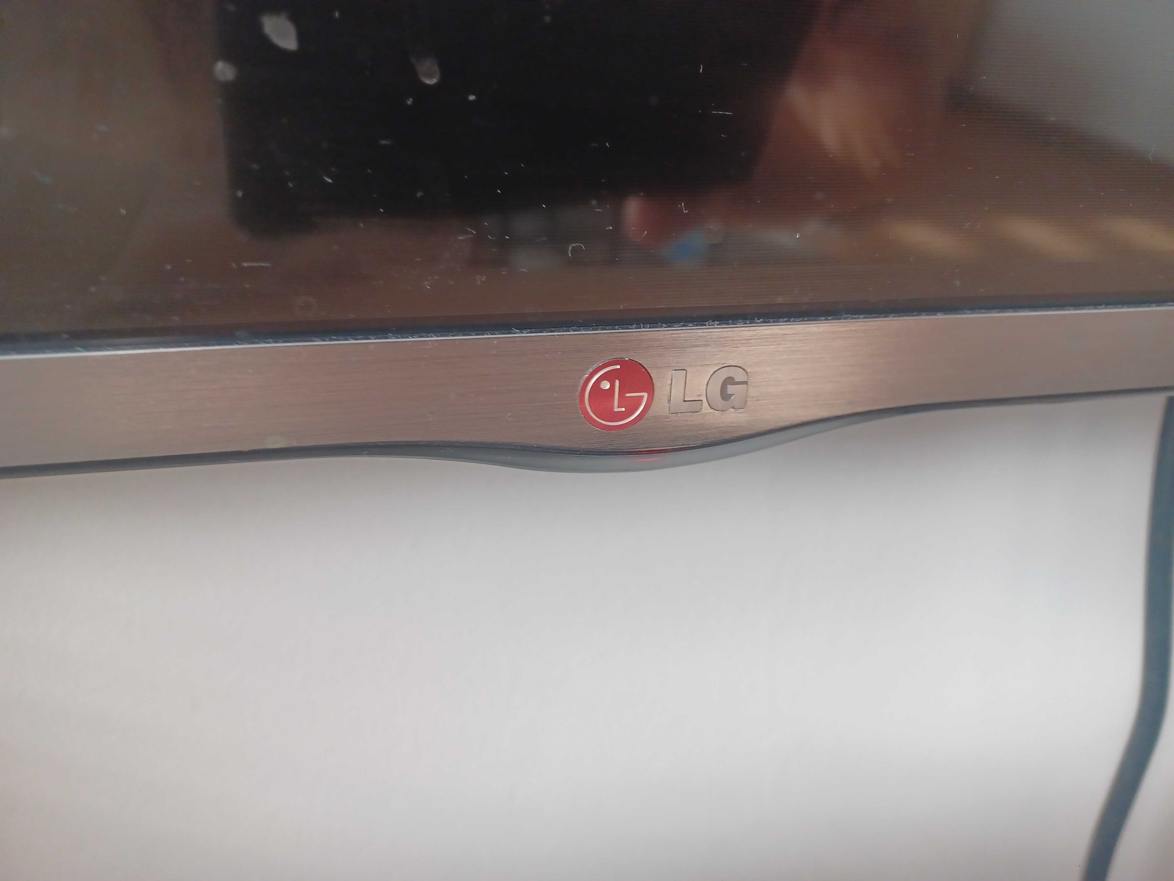 Telewizor smart tv lg  uszkodzony 2 piloty