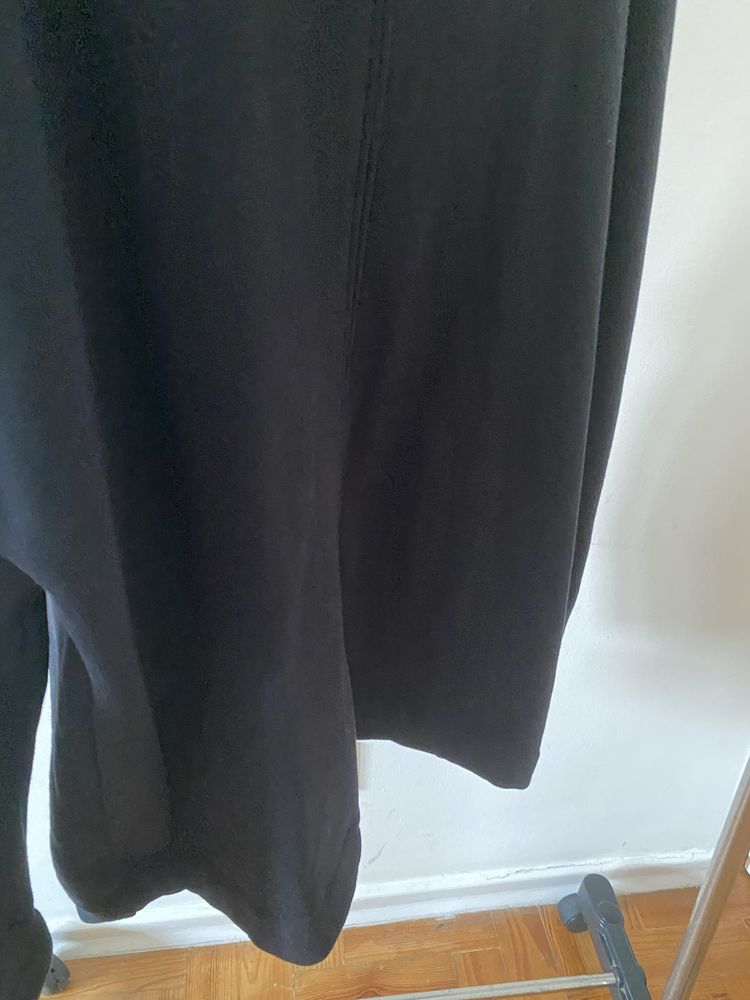 Roupas de malha preto