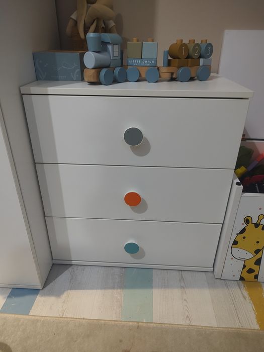 Zestaw mebli dziecięcych szafa komoda pojemnik na zabawki