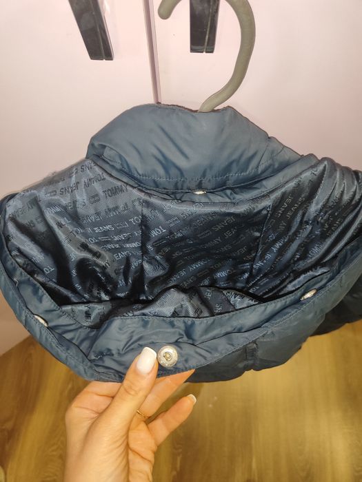 Продам бу куртку на пуху, Томми, на капюшоні хутро відчутне, розмір С.