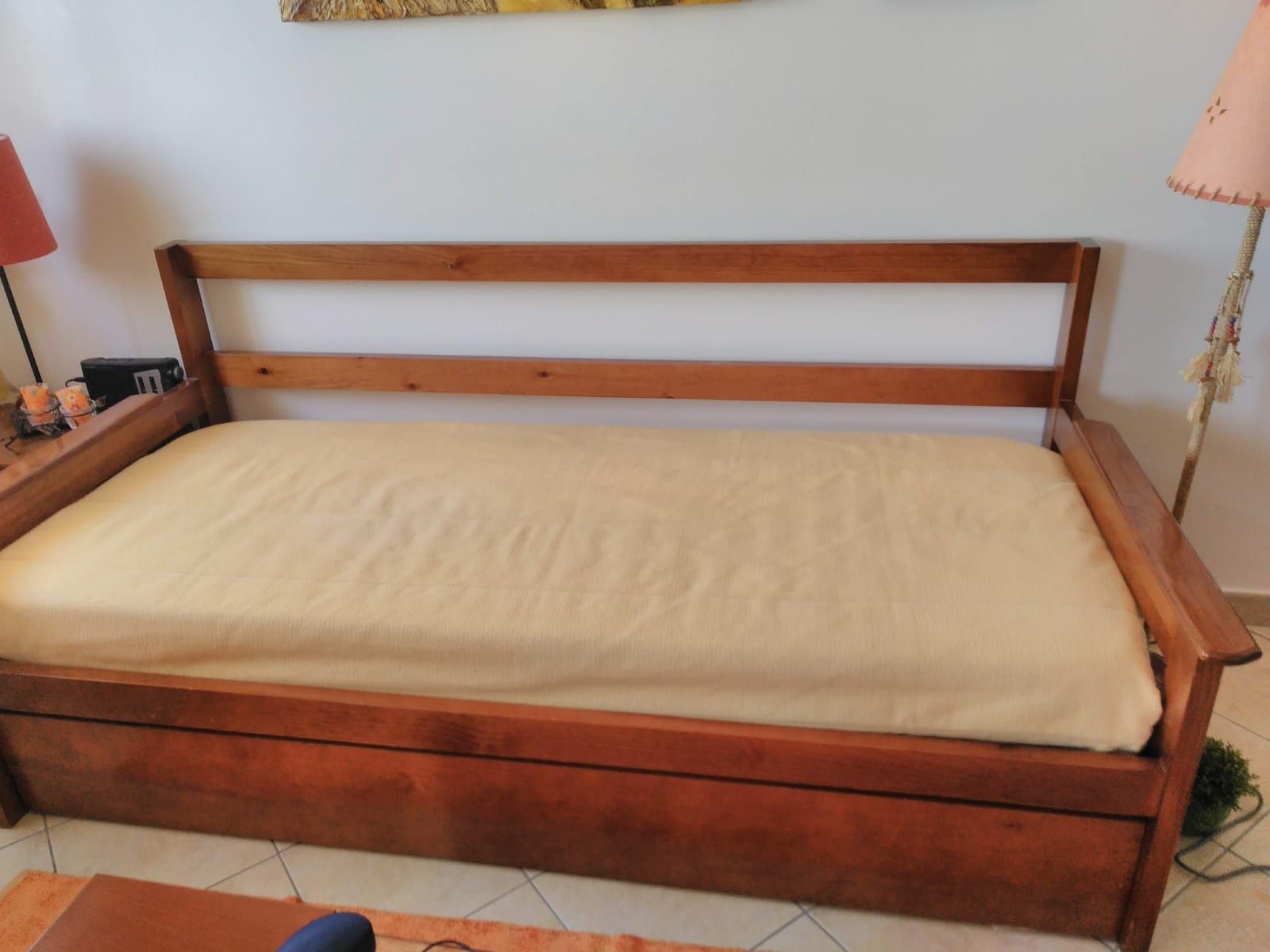 Sofá com duas camas individuais como novo