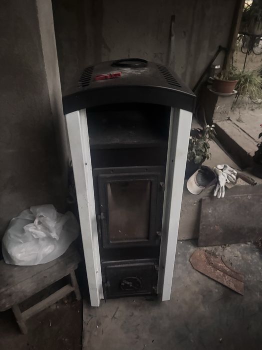 Камін , піч , домашній камін