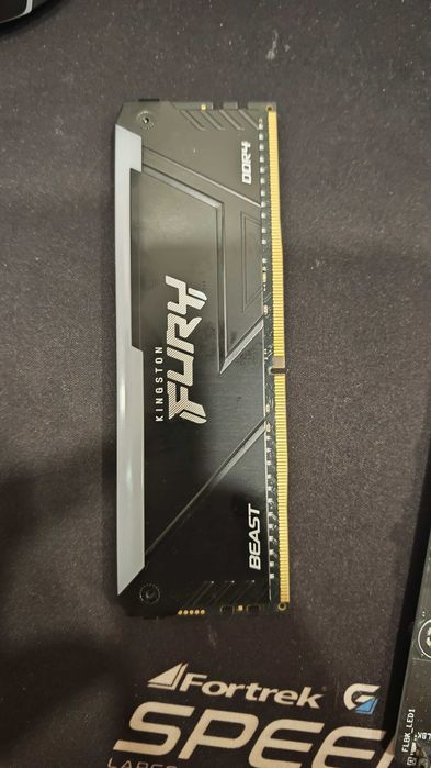 Asus b450M-A 2 / 2 X Ram Kingston 16GB 3200 / Ryzen5 2400g