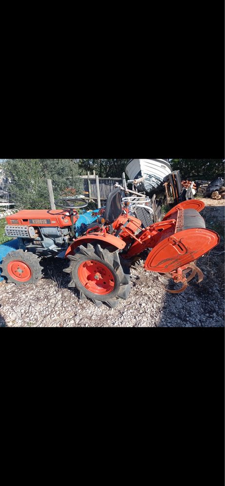 Trator Kubota B7000