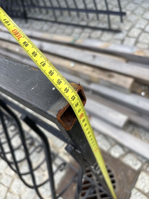 Elegancka barierka / balustrada na balkon stalowa spawana.