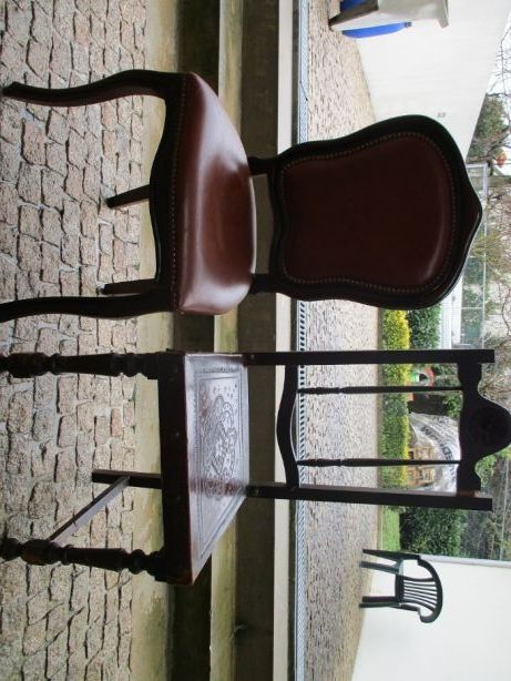 4-Cadeiras antigas+Moldura para espelho.