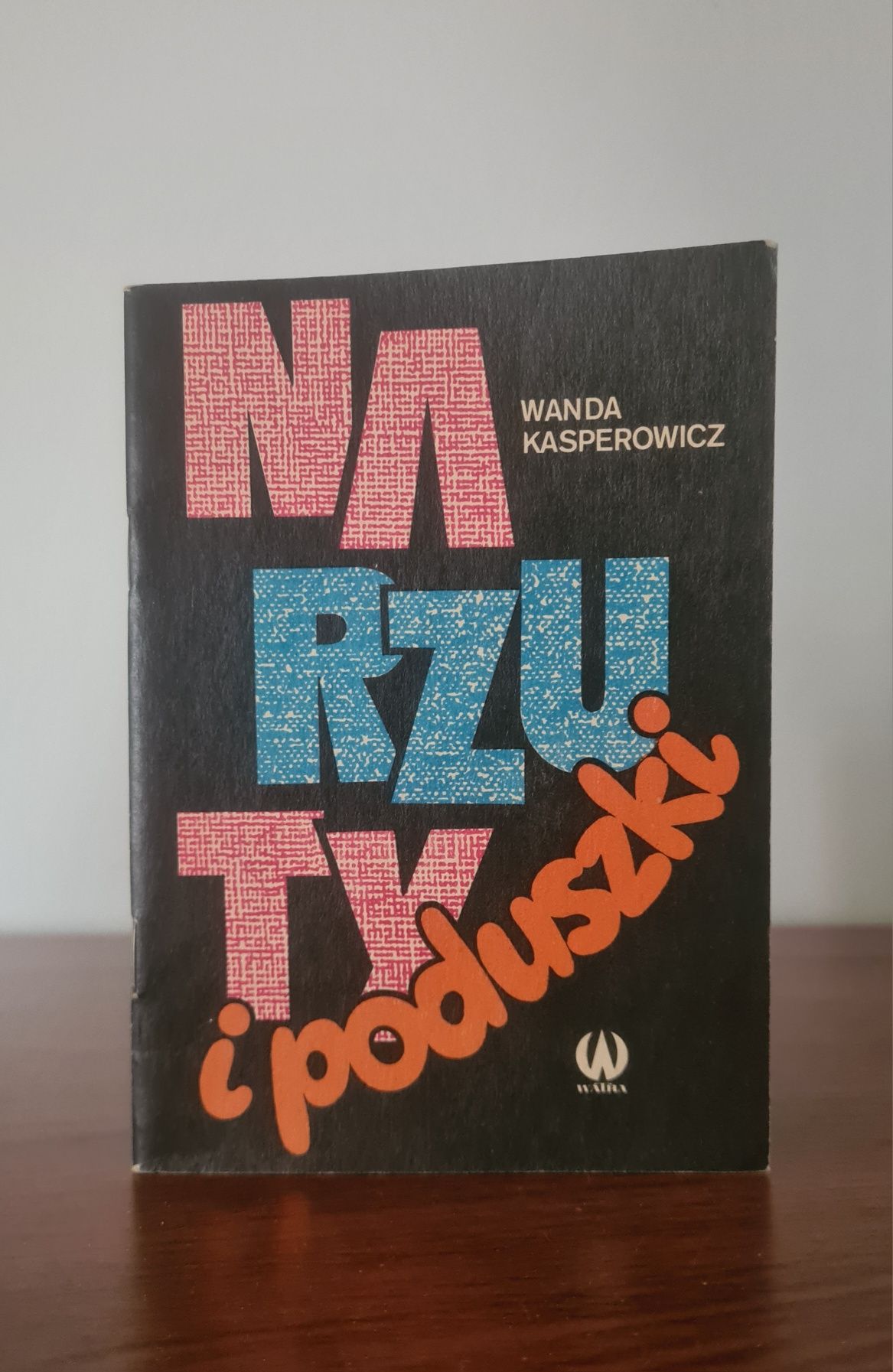 Książka "Narzuty i poduszki" - Wanda Kasperowicz
