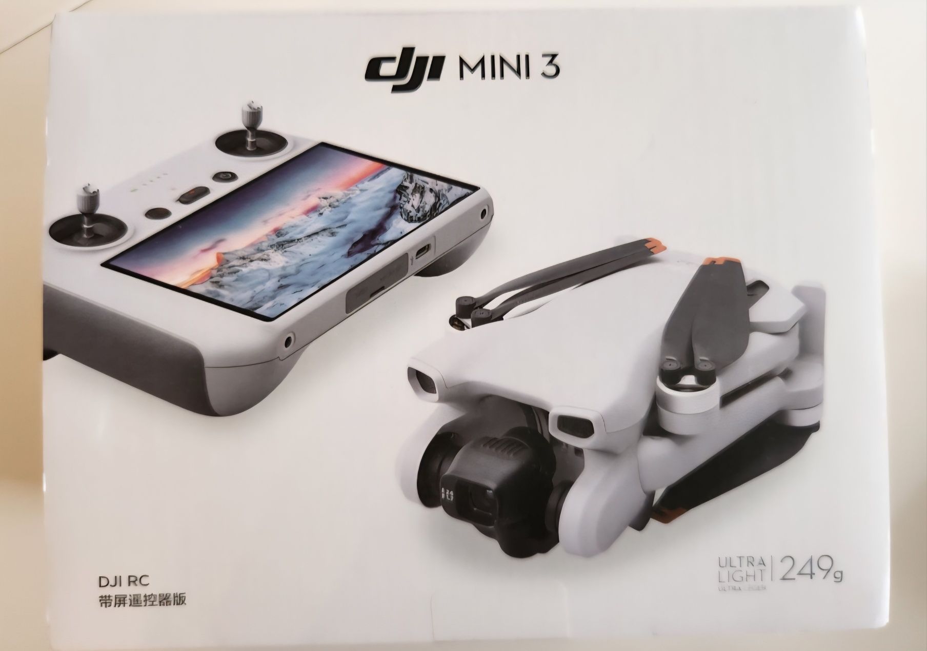 Dron DJI Mini 3 z kontrolerem RC